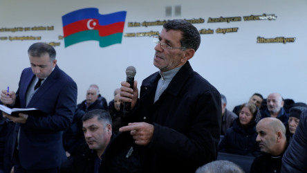 Rayon İcra Hakimiyyətinin başçısı 265 saylı tam orta məktəbdə vətəndaşlarla görüşüb