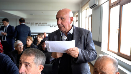 Rayon İcra Hakimiyyətinin başçısı 194 saylı tam orta məktəbdə vətəndaşlarla görüşdü