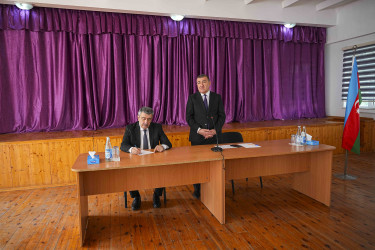 Rayon İcra Hakimiyyətinin başçısı 24 saylı tam orta məktəbdə vətəndaşlarla görüşüb