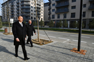 Bakı Ağ Şəhərin Mərkəzi Park Kvartalında bir sıra infrastruktur obyektlərinin inşası tamamlanıb.  Prezident İlham Əliyev görülən işlərlə tanış olub, Qarabağ Atları Kompleksinin təməlini qoyub