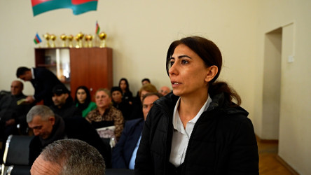 Rayon İcra Hakimiyyətinin başçısı 58 saylı tam orta məktəbdə vətəndaşlarla görüşüb