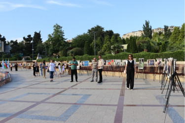 Xətai rayonunda Heydər Əliyev adına  parkda “Unudulmaz Lider” adlı  foto-sərgi keçirilib