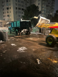 Xətai rayonunda yollar qardan təmizlənir