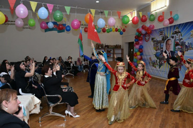 245 nömrəli məktəbdə Ulu Öndər Heydər Əliyevin 100 illik yubileyinə həsr olunmuş "Xalqa bağışlanan ömür " mövzusunda tədbir keçirildi