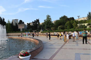 Xətai rayonunda Heydər Əliyev adına  parkda “Unudulmaz Lider” adlı  foto-sərgi keçirilib