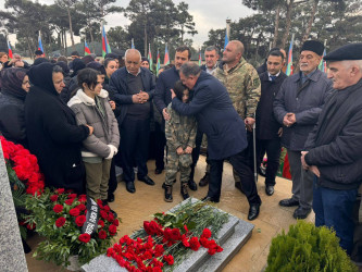 Vətən Müharibəsi şəhidi Şikarov Nəcəf Şikar oğlu və Vətən Müharibəsi Qəhrəmanı Noçuyev Surxay Əbdül oğlunun anım günündə məzarları rayon ictimaiyyəti tərəfindən ziyarət olunub