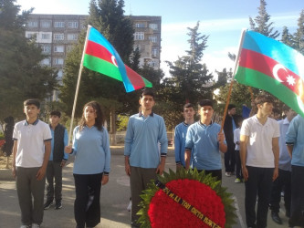 27 sentyabr “Anım Günü” ilə əlaqədar Xətai rayon məktəblərində tədbirlər keçirilib