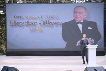 Xətai rayonunda Ümummilli lider Heydər Əliyevin anadan olmasının 102 illiyinə həsr olunmuş möhtəşəm konsert proqramı təşkil olunub