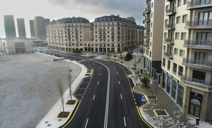 Bakı Ağ Şəhərin Mərkəzi Park Kvartalında bir sıra infrastruktur obyektlərinin inşası tamamlanıb.  Prezident İlham Əliyev görülən işlərlə tanış olub, Qarabağ Atları Kompleksinin təməlini qoyub