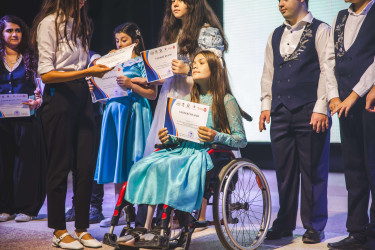 Xətai rayonunda inklüzivlliyi olan şəxslərin əl işlərindən ibarət sərgi-satış yarmarkası və konsert  proqramı təşkil olunub.