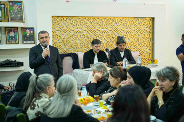 Xətai rayonunda Aprel şəhidlərinin xatirəsinə ehsan süfrəsi təşkil olunub