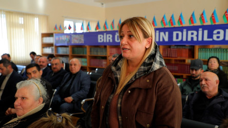 Rayon İcra Hakimiyyətinin başçısı Humanitar Fənlər təmayüllü məktəb-liseydə vətəndaşlarla görüşüb