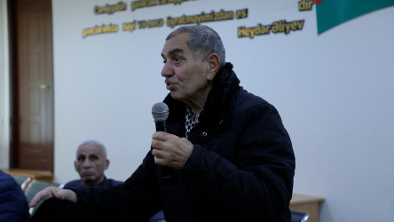 Rayon İcra Hakimiyyətinin başçısı 265 saylı tam orta məktəbdə vətəndaşlarla görüşüb