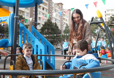 Xətai rayonunda "Bizim həyət" layihəsi çərçivəsində abadlaşdırılan növbəti həyət istifadəyə verilib