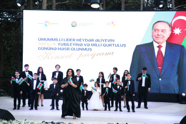 Xətai rayonunda Ümummilli lider Heydər Əliyevin 100 illik yubileyi və Milli Qurtuluş Günü münasibətilə möhtəşəm konsert proqramı və atəşfəşanlıq  təşkil olunub+VİDEO