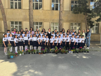 Xətai rayon məktəblərində Ulu Öndərin anadan olmasının 102-ci ildönümünə həsr olunmuş silsilə tədbirlər keçirilib