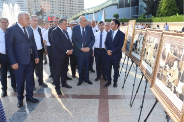 Xətai rayonunda Heydər Əliyev adına  parkda “Unudulmaz Lider” adlı  foto-sərgi keçirilib