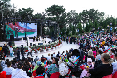 Xətai rayonunda "1 İyun-Uşaqların Beynəlxalq Müdafiəsi Günü " ilə bağlı möhtəşəm konsert proqramı təşkil olunub+Video