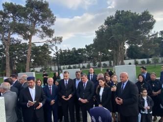 Vətən Müharibəsi şəhidləri Əliyev Malik Təvəkkül oğlu və Əliyev Eldar Süleyman oğlunun  məzarları  ziyarət olunub