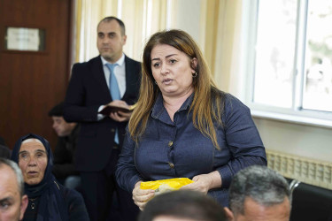 Rayon İcra Hakimiyyətinin başçısı 204 saylı tam orta məktəbdə vətəndaşlarla görüşüb