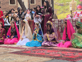 Xətai rayonunda Novruz Bayramı münasibətilə rayon məktəblərində silsilə tədbirlər təşkil olunub.