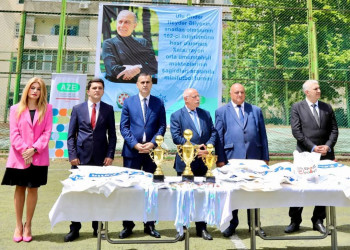 Xətai rayonunda Ulu Öndər Heydər Əliyevin 102-ci ildönümünə həsr olunmuş məktəblilərarası futbol turnirinin final mərhələsi keçirilib