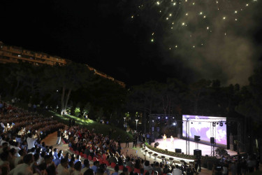 Xətai rayonunda Ulu Öndər Heydər Əliyevin ilk dəfə hakimiyyətə gəlməsinin 56-cı ildönümünə həsr olunmuş "Dahi" adlı konsert proqramı təşkil edilib+VİDEO