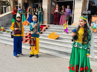 Xətai rayonunda Novruz Bayramı münasibətilə rayon məktəblərində silsilə tədbirlər təşkil olunub.