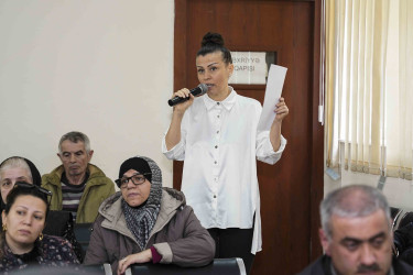 Rayon İcra Hakimiyyətinin başçısı 204 saylı tam orta məktəbdə vətəndaşlarla görüşüb