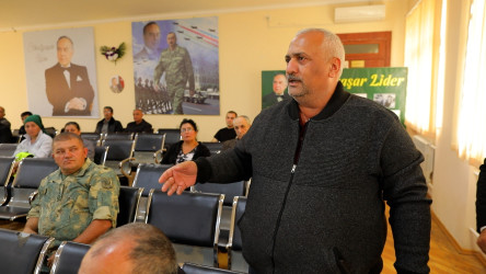 Rayon İcra Hakimiyyətinin başçısı 221 saylı tam orta məktəbdə vətəndaşlarla görüşdü