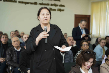 Rayon İcra Hakimiyyətinin başçısı 204 saylı tam orta məktəbdə vətəndaşlarla görüşüb