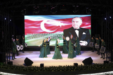 Xətai rayonunda Ulu Öndər Heydər Əliyevin ilk dəfə hakimiyyətə gəlməsinin 56-cı ildönümünə həsr olunmuş "Dahi" adlı konsert proqramı təşkil edilib+VİDEO