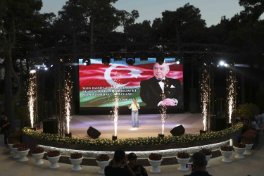 Xətai rayonunda Ulu Öndər Heydər Əliyevin ilk dəfə hakimiyyətə gəlməsinin 56-cı ildönümünə həsr olunmuş "Dahi" adlı konsert proqramı təşkil edilib+VİDEO