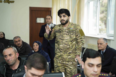 Rayon İcra Hakimiyyətinin başçısı 204 saylı tam orta məktəbdə vətəndaşlarla görüşüb