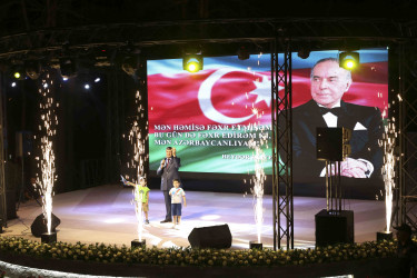 Xətai rayonunda Ulu Öndər Heydər Əliyevin ilk dəfə hakimiyyətə gəlməsinin 56-cı ildönümünə həsr olunmuş "Dahi" adlı konsert proqramı təşkil edilib+VİDEO