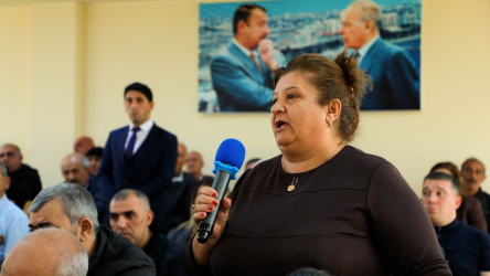 Rayon İcra Hakimiyyətinin başçısı 191 saylı tam orta məktəbdə vətəndaşlarla görüşdü