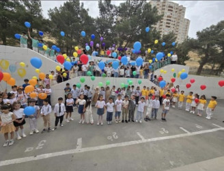 Xətai rayon məktəblərində "1 iyun-Uşaqların Beynəlxalq Müdafiəsi Günü" ilə bağlı silsilə tədbirlər keçirilb.
