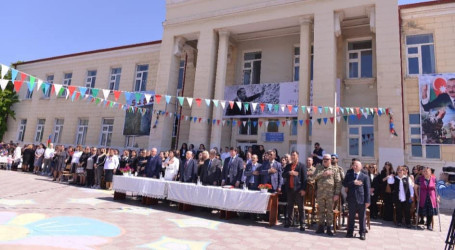 59 saylı tam orta məktəbdə Ulu Öndərin anadan olmasının 99-cu ildönümünə həsr edilmiş tədbir keçirildi