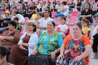 Xətai rayonunda  Heydər Əliyev adına istirahət parkının amfiteatr səhnəsində  Xalq artisti Rasim Balayevlə görüş və “Kino həftəsi”nin açılış mərasimi baş tutub.
