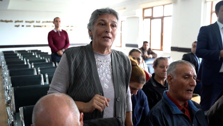 Rayon İcra Hakimiyyətinin başçısı 194 saylı tam orta məktəbdə vətəndaşlarla görüşdü