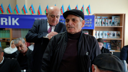 Rayon İcra Hakimiyyətinin başçısı Humanitar Fənlər təmayüllü məktəb-liseydə vətəndaşlarla görüşüb