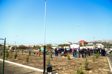 Xətai rayonunda yeni  salınan park  sakinlərin istifadəsinə verildi
