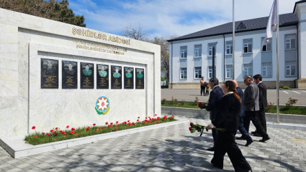 Xətai rayonunda “Heydər Əliyev və Azərbaycan tarixi” mövzusunda referat müsabiqəsinin qalibləri mükafatlandırılıb