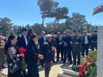 Xətai rayonunda Milli Qəhrəman Mirzəyev İlqar Anzor  oğlunun doğum günündə məzarı ziyarət olunub və adını daşıyan küçənin açılışı olub