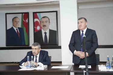 Rayon İcra Hakimiyyətinin başçısı 194 saylı tam orta məktəbdə vətəndaşlarla görüşdü