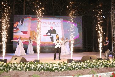 Xətai rayonunda Ümummilli lider Heydər Əliyevin anadan olmasının 102 illiyinə həsr olunmuş möhtəşəm konsert proqramı təşkil olunub