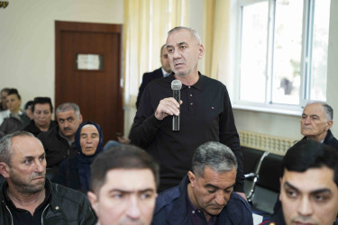 Rayon İcra Hakimiyyətinin başçısı 204 saylı tam orta məktəbdə vətəndaşlarla görüşüb