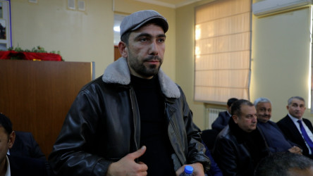 Rayon İcra Hakimiyyətinin başçısı 27 saylı tam orta məktəbdə vətəndaşlarla görüşüb