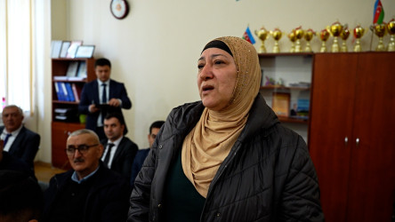 Rayon İcra Hakimiyyətinin başçısı 58 saylı tam orta məktəbdə vətəndaşlarla görüşüb