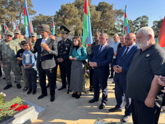 Vətən Müharibəsi şəhidi Cəfərli Həmid Kərim oğlunun anım günündə II Fəxri Xiyabanda məzarı ziyarət olunub